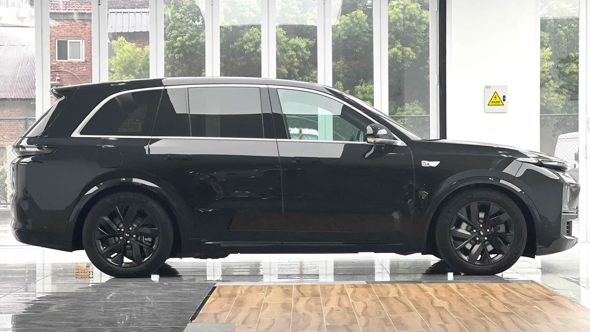 2023 LI L8 thumbnail 4