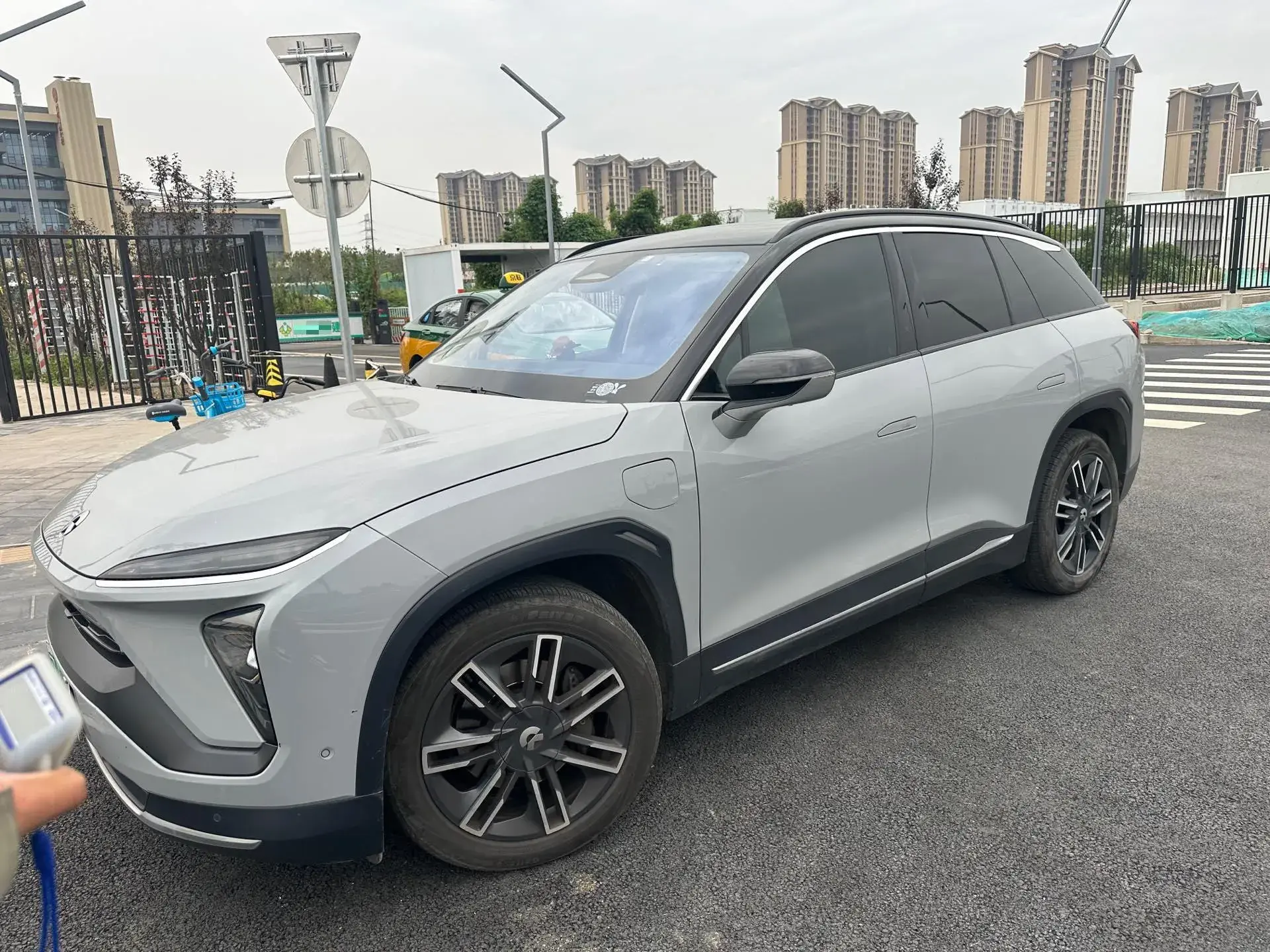 2020 NIO ES6 view 1