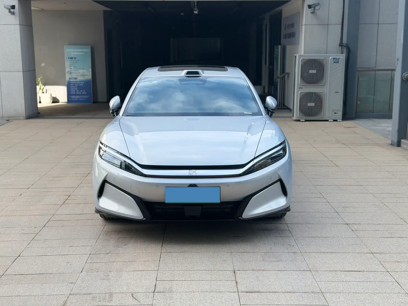 2025 BYD HANL thumbnail 2