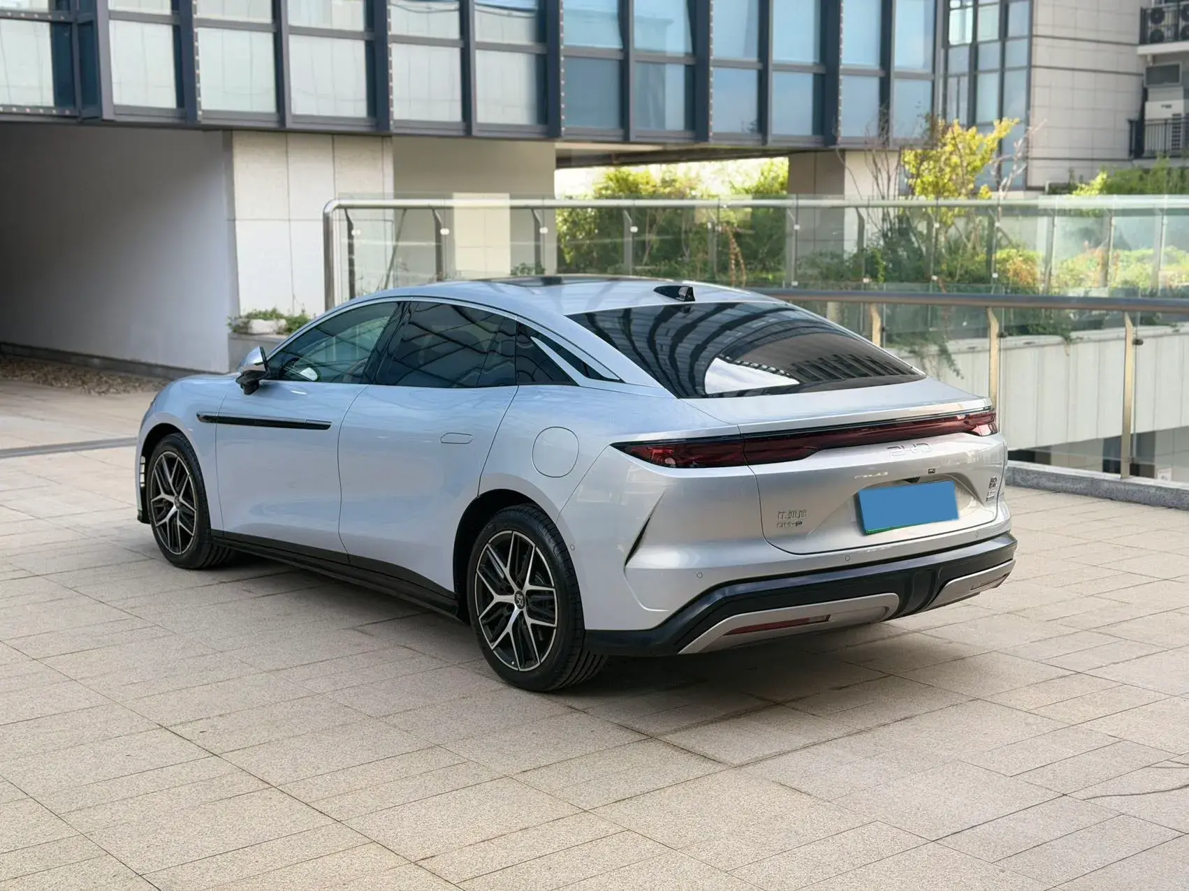 2025 BYD HANL thumbnail 4