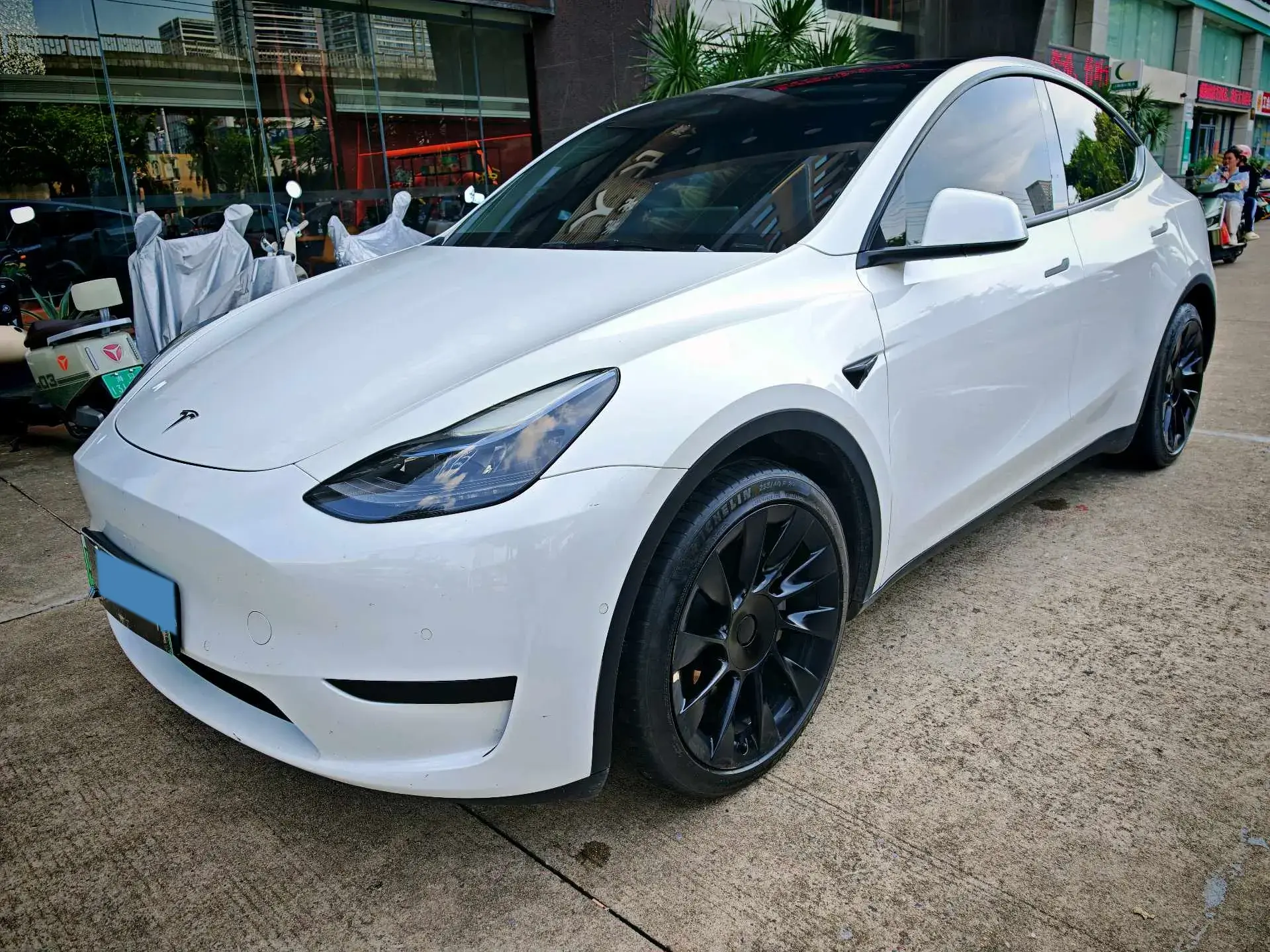 2022 TESLA MODEL view 1