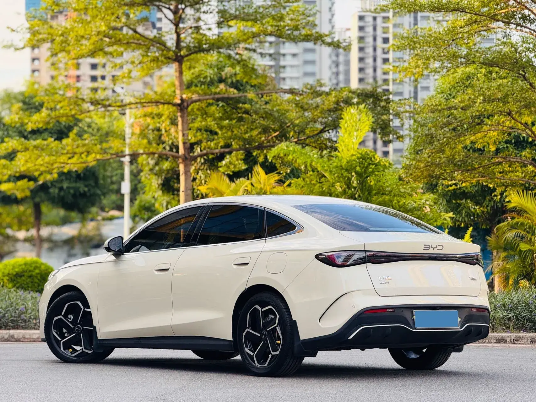 2024 BYD SEAL thumbnail 2