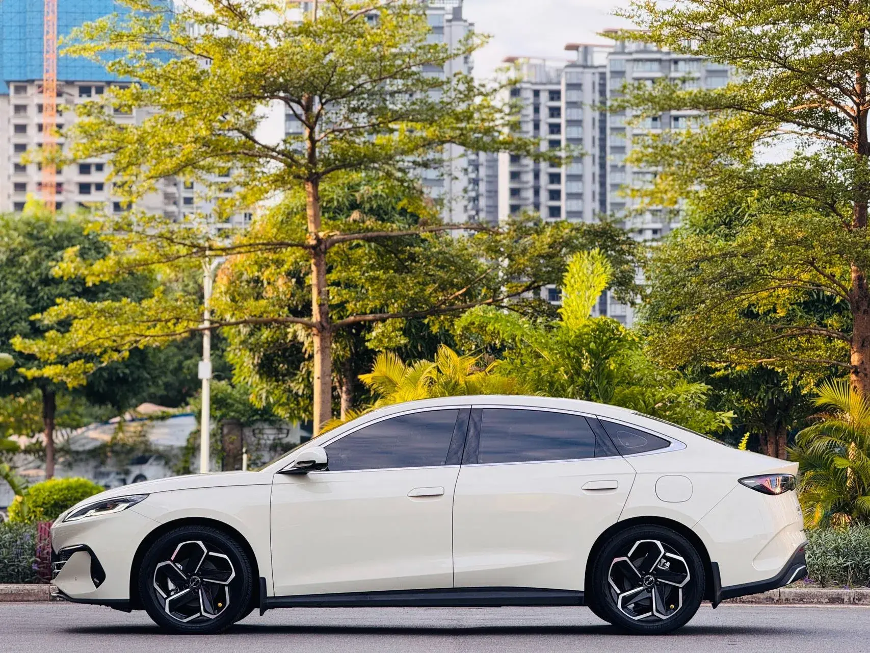 2024 BYD SEAL thumbnail 3