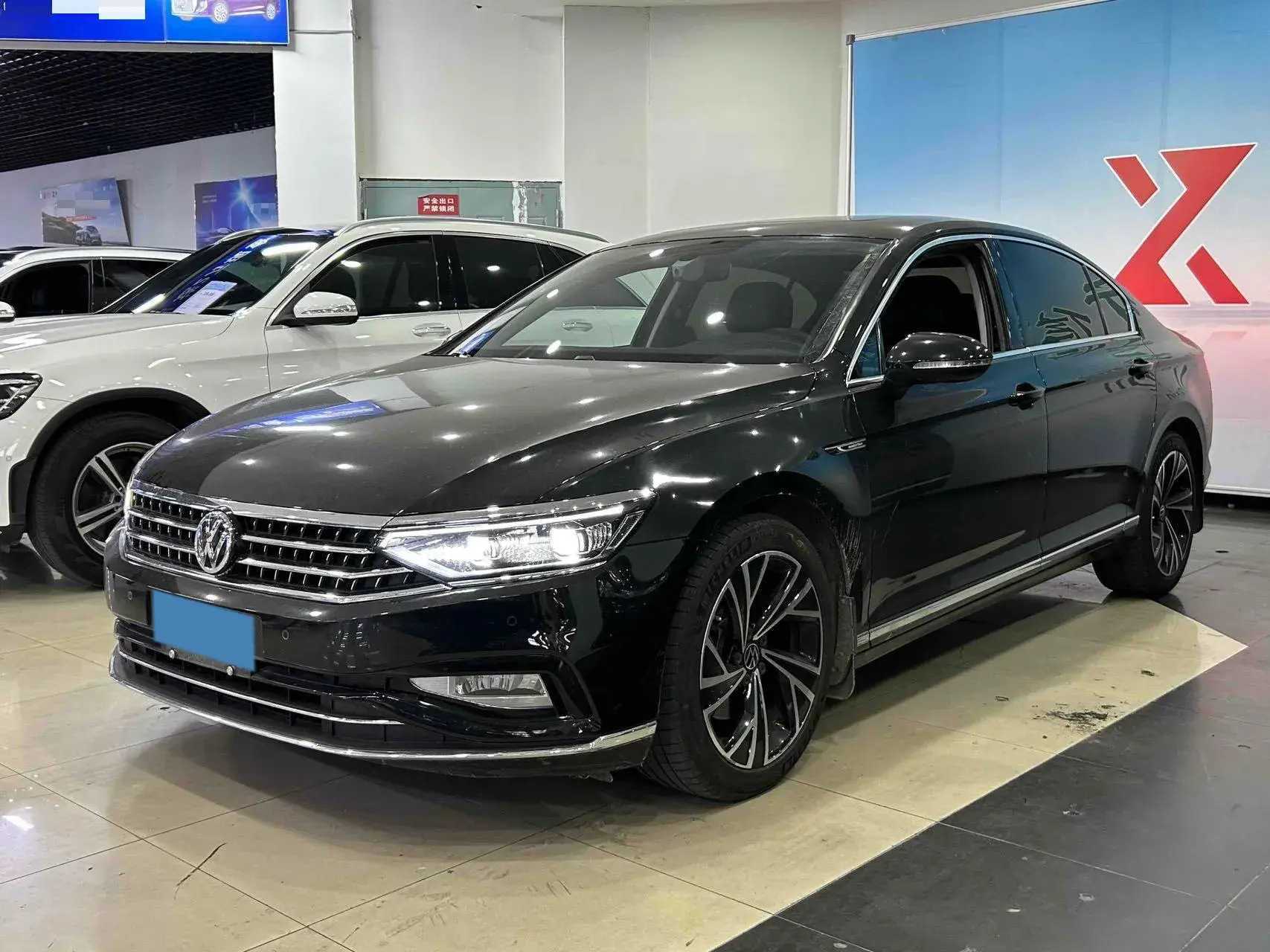 2020 VOLKSWAGEN MAGOTAN view 1