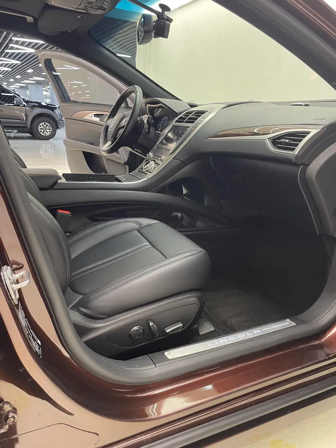 2019 LINCOLN MKZ thumbnail 4