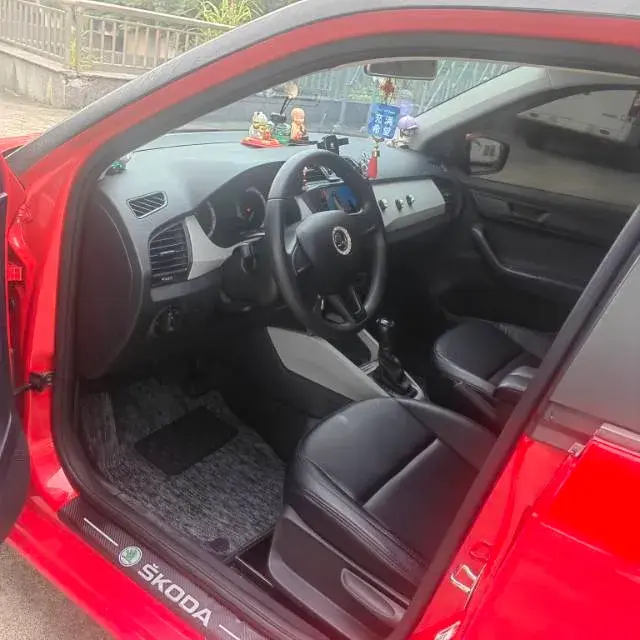 2017 SKODA FABIA thumbnail 3