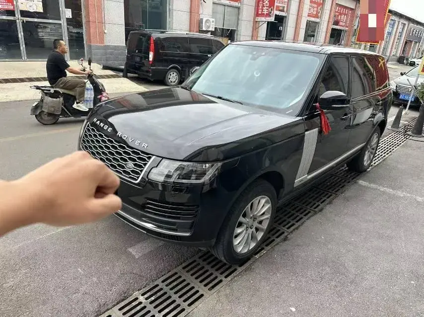2018 LAND ROVER view 1