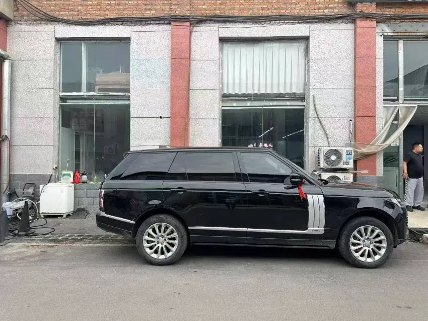 2018 LAND ROVER thumbnail 3