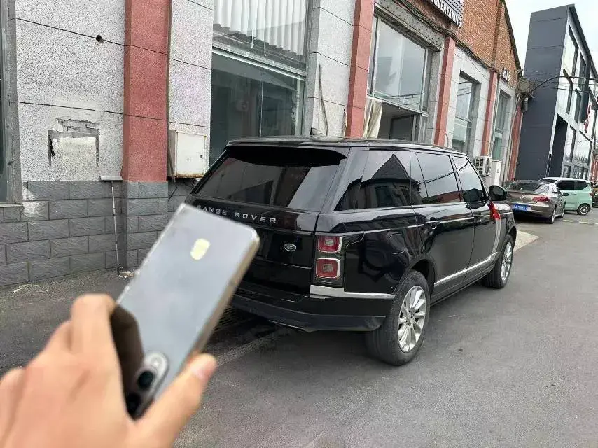 2018 LAND ROVER thumbnail 4