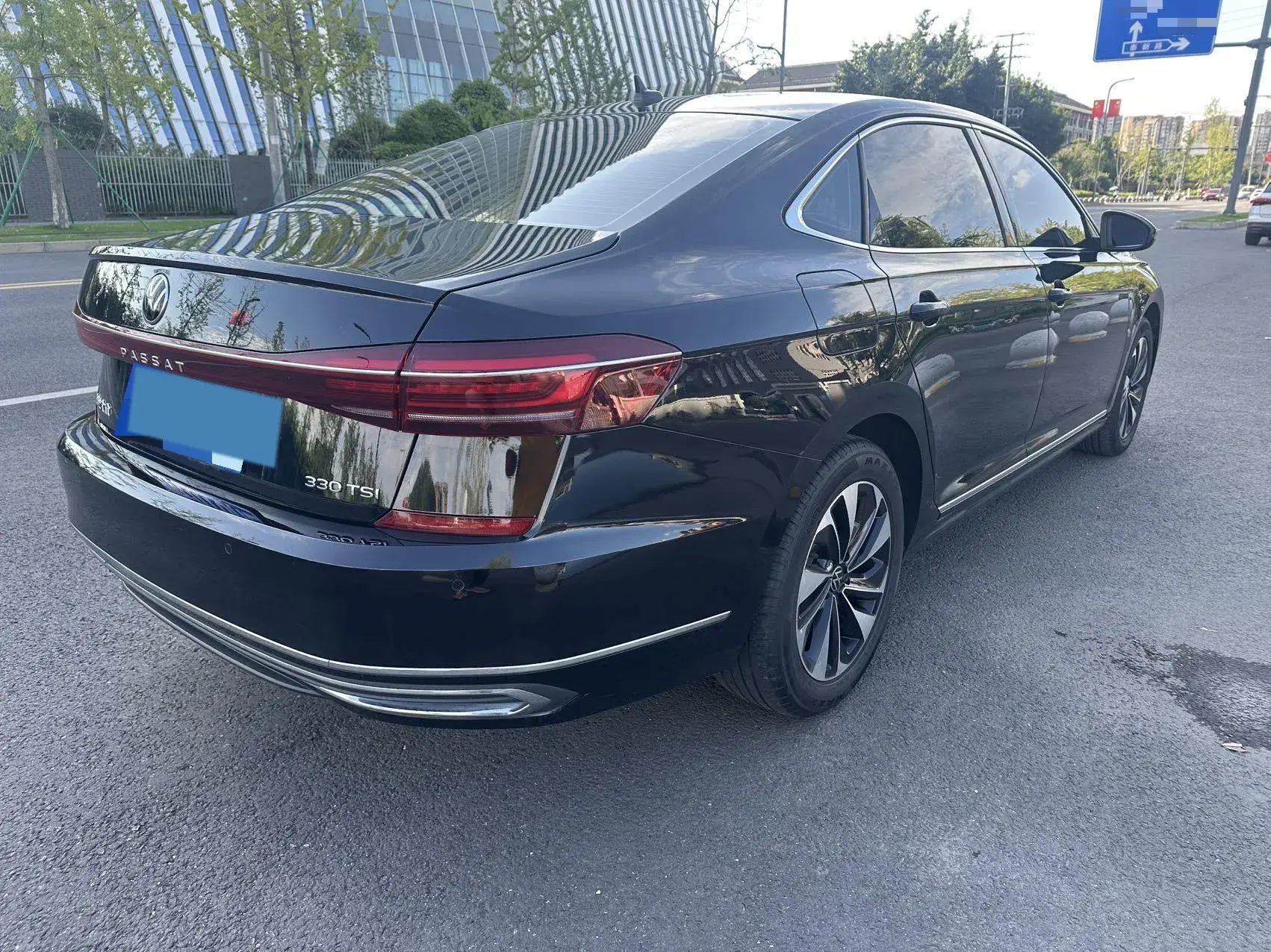 2023 VOLKSWAGEN PASSAT thumbnail 3