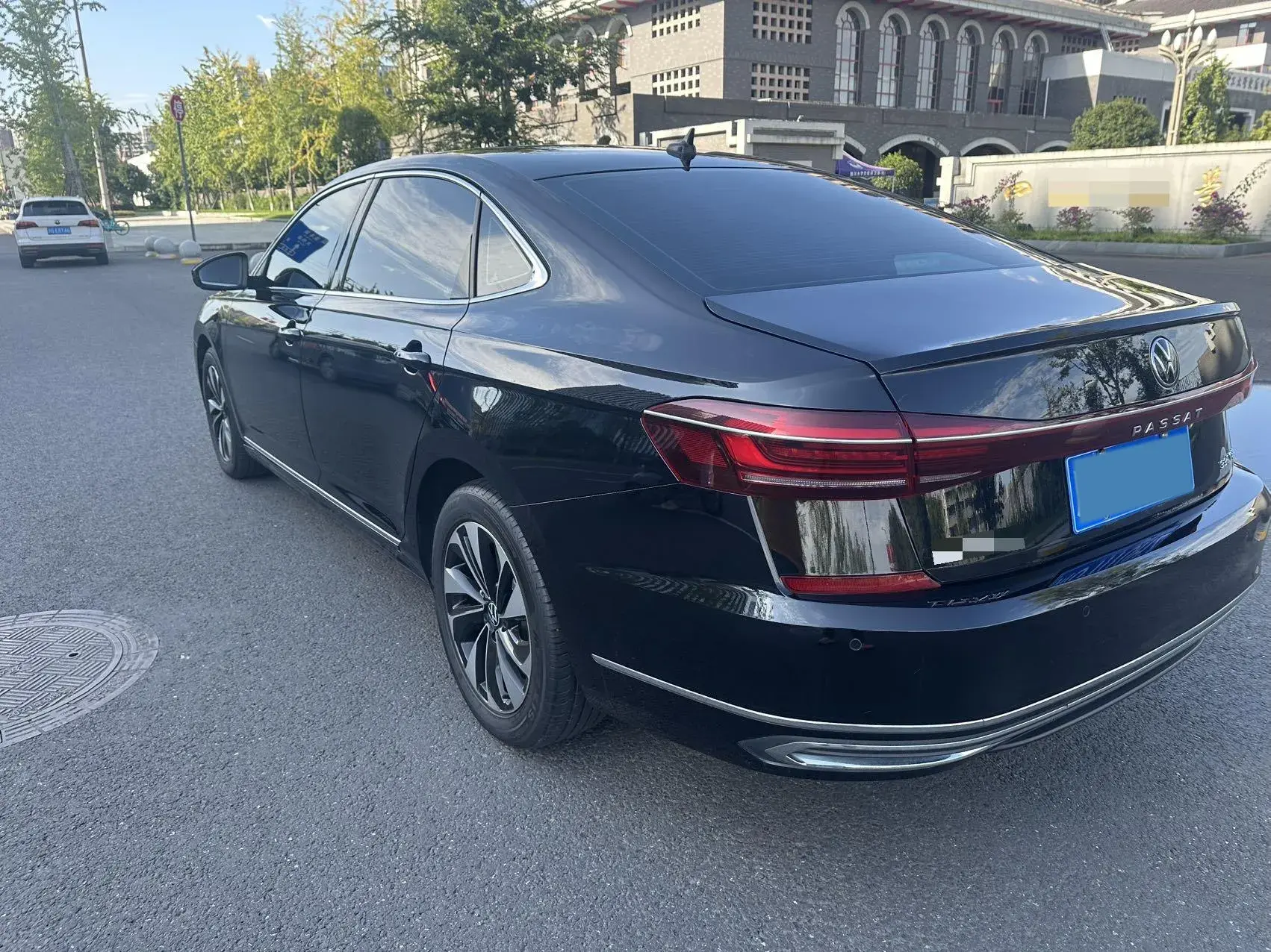 2023 VOLKSWAGEN PASSAT thumbnail 4