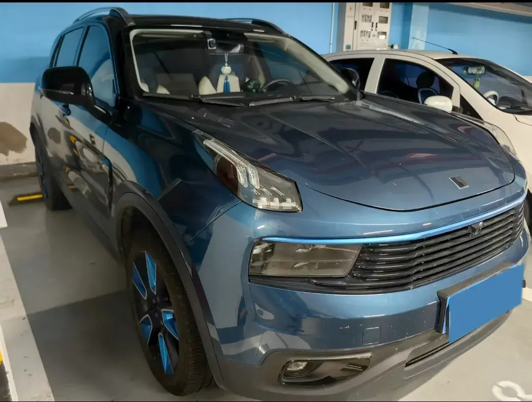 2019 LYNK&CO 01 thumbnail 2