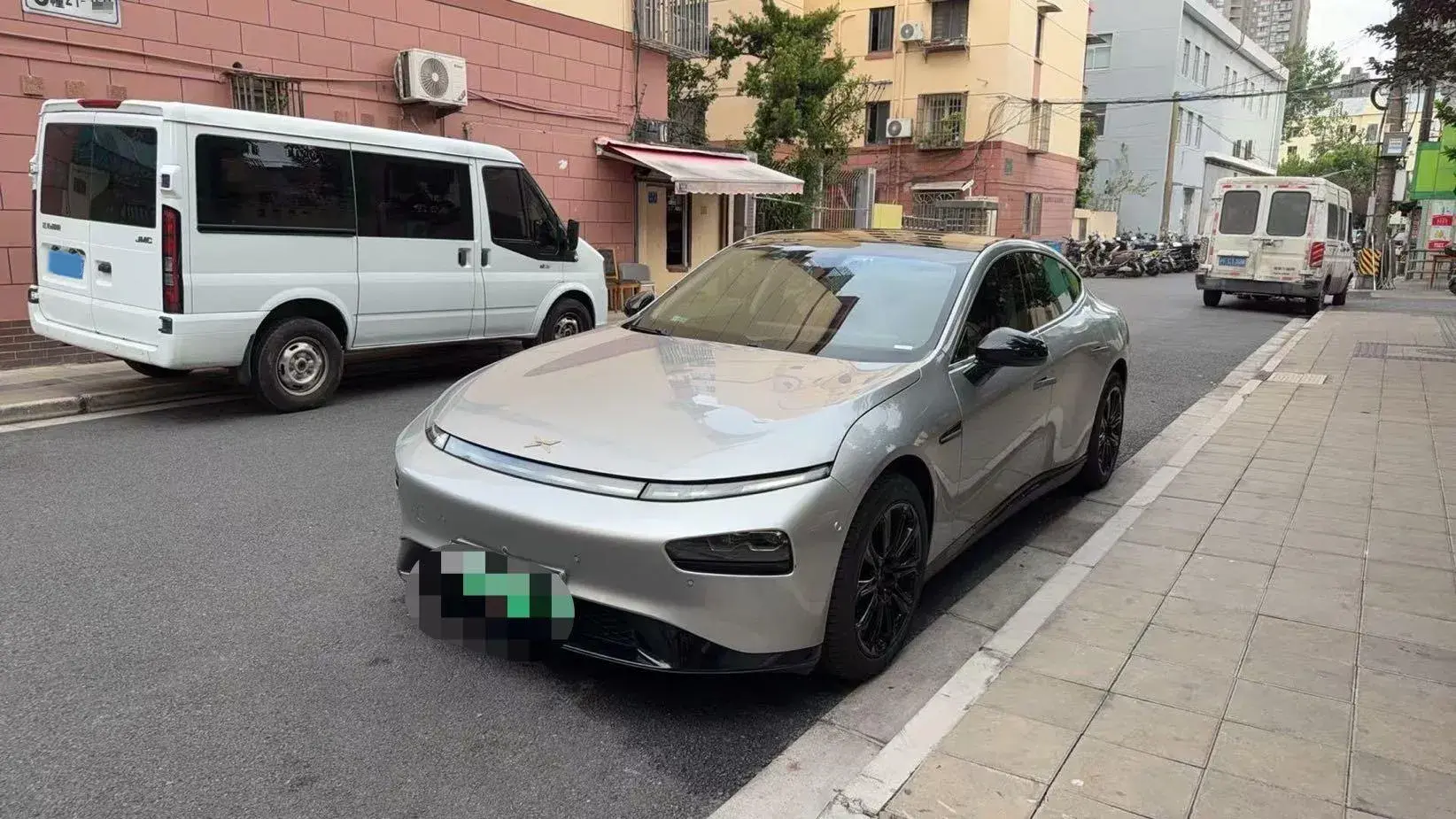 2022 XPENG P7 view 1