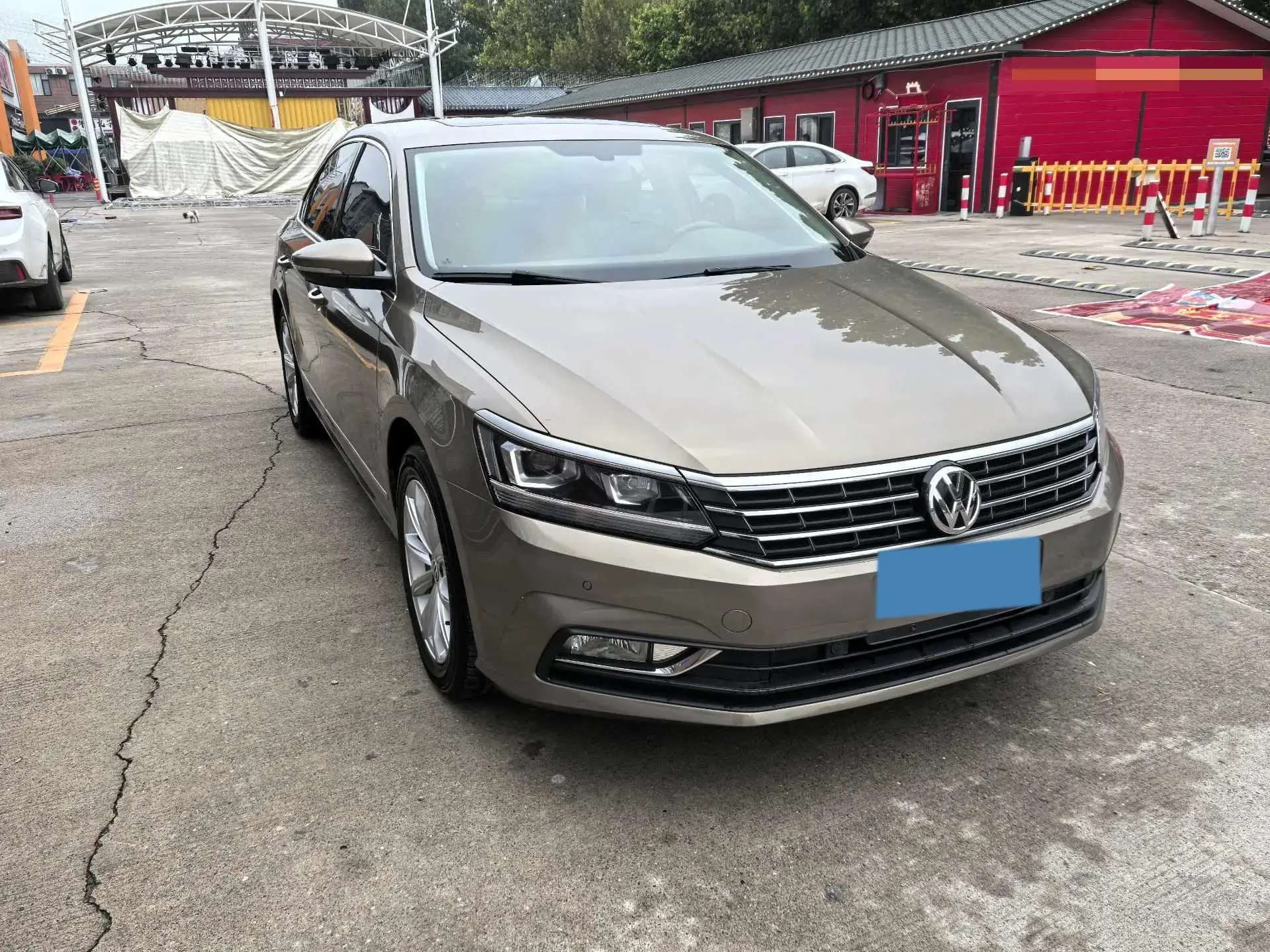2017 VOLKSWAGEN PASSAT thumbnail 3