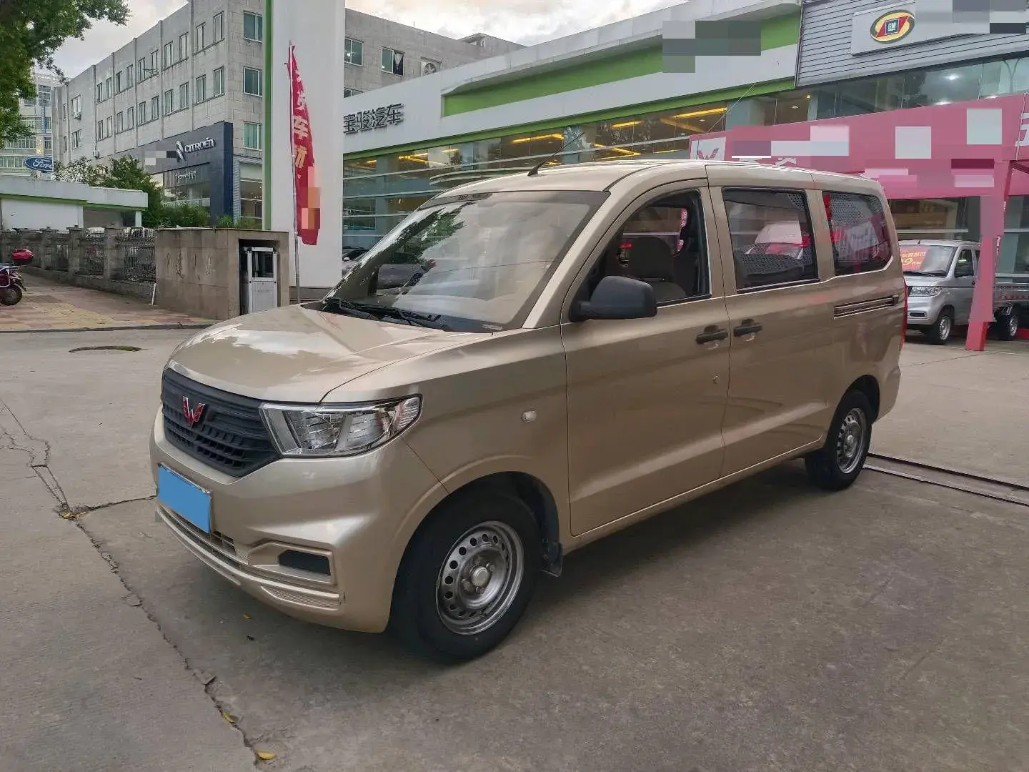 2019 WULING HONGGUANG view 1