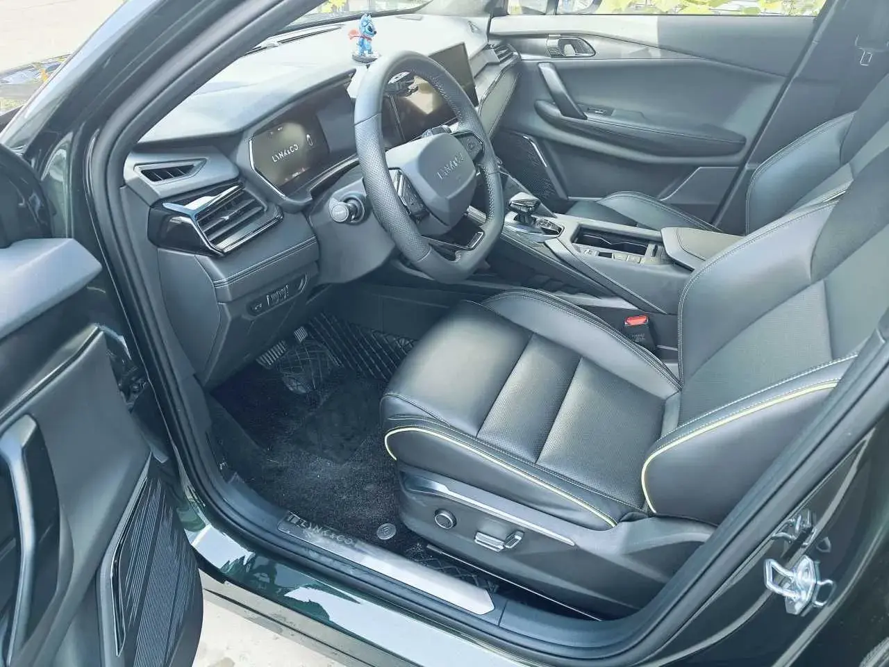 2023 LYNK&CO 06 thumbnail 4