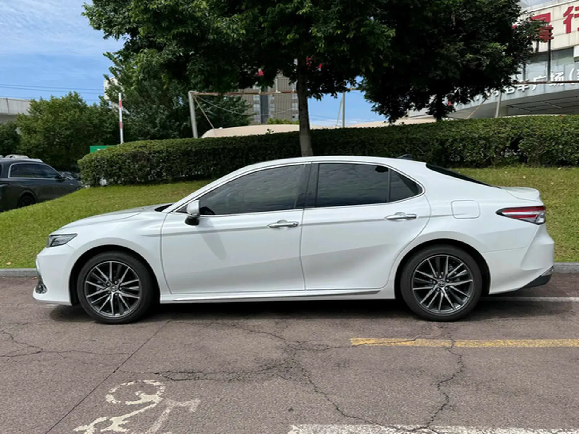 2021 TOYOTA CAMRY thumbnail 3