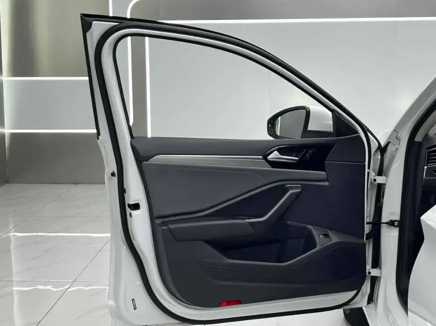 2020 VOLKSWAGEN SAGITAR thumbnail 3