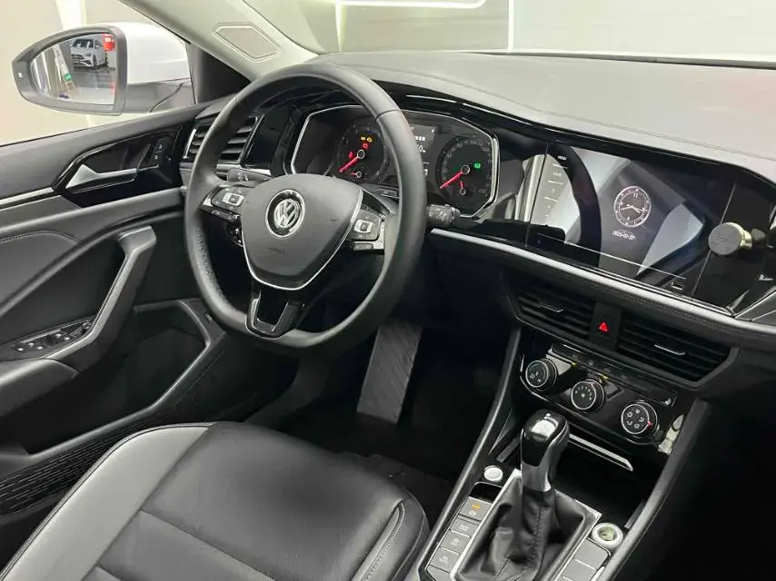 2020 VOLKSWAGEN SAGITAR thumbnail 4