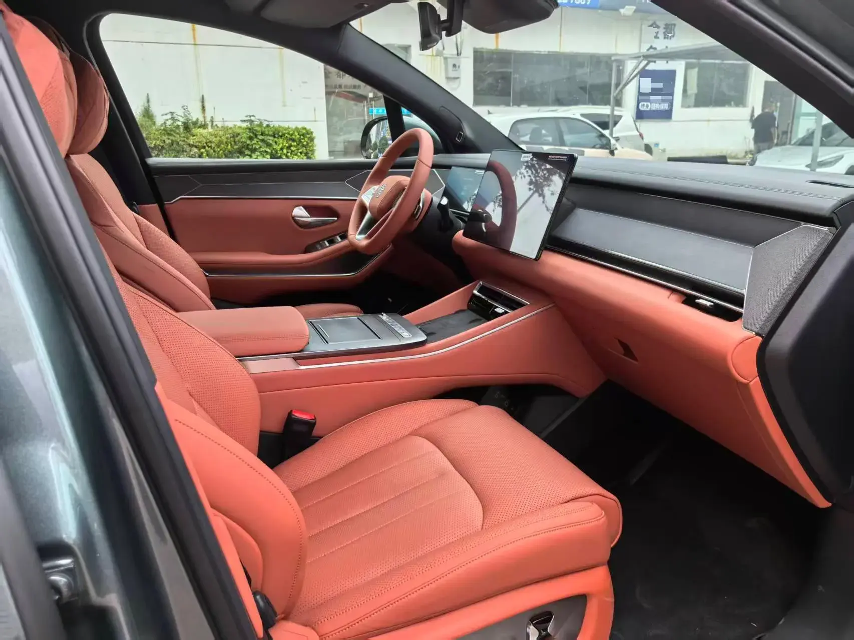 2025 BYD TANGL thumbnail 4