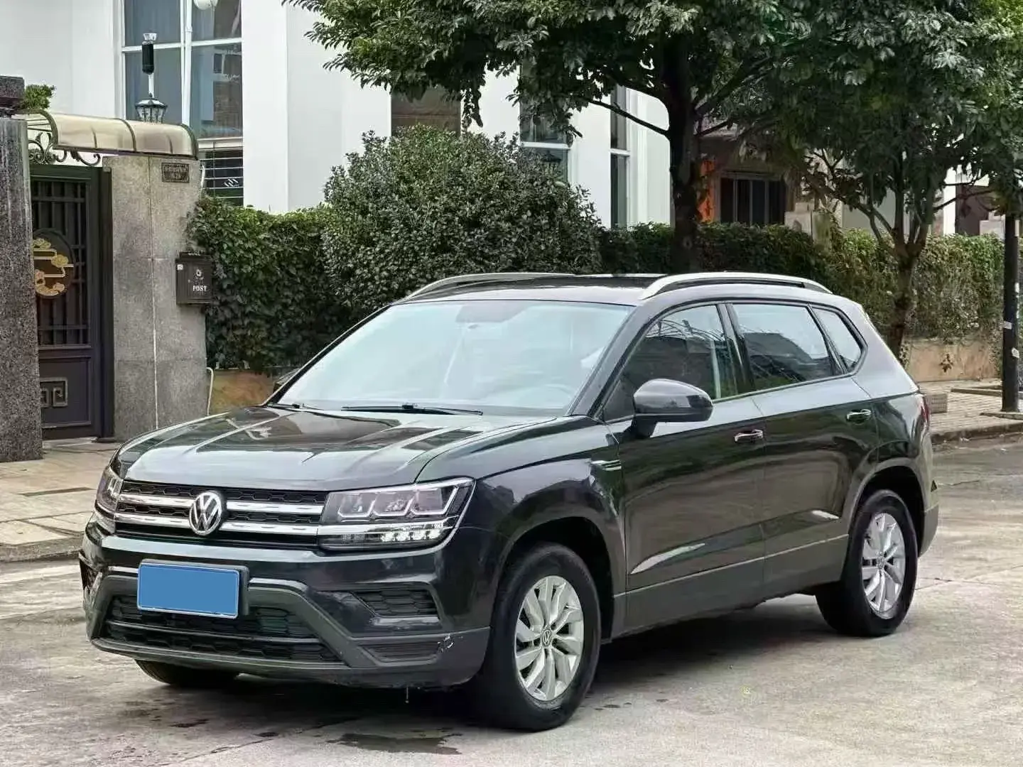 2020 VOLKSWAGEN THARU view 1