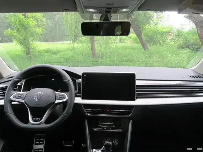 2024 VOLKSWAGEN TIGUAN thumbnail 2