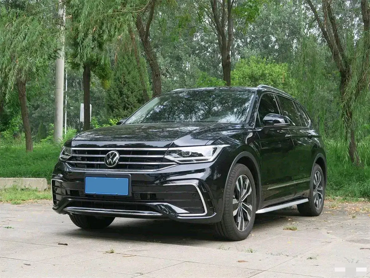2024 VOLKSWAGEN TIGUAN view 1