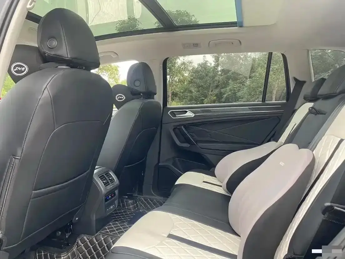 2024 VOLKSWAGEN TIGUAN thumbnail 4