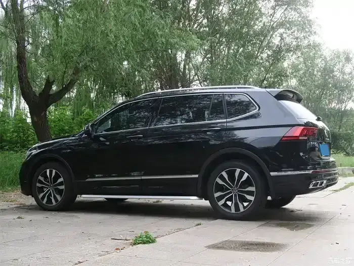 2024 VOLKSWAGEN TIGUAN thumbnail 3