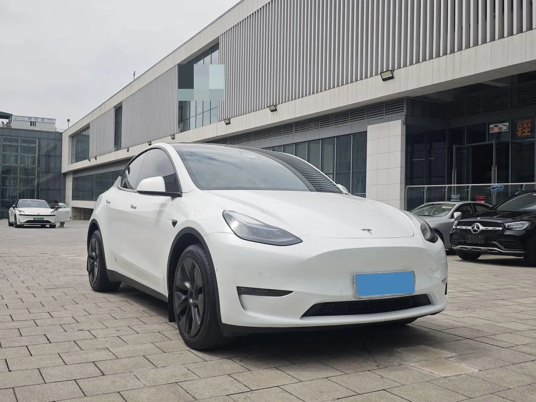 2023 TESLA MODEL thumbnail 3