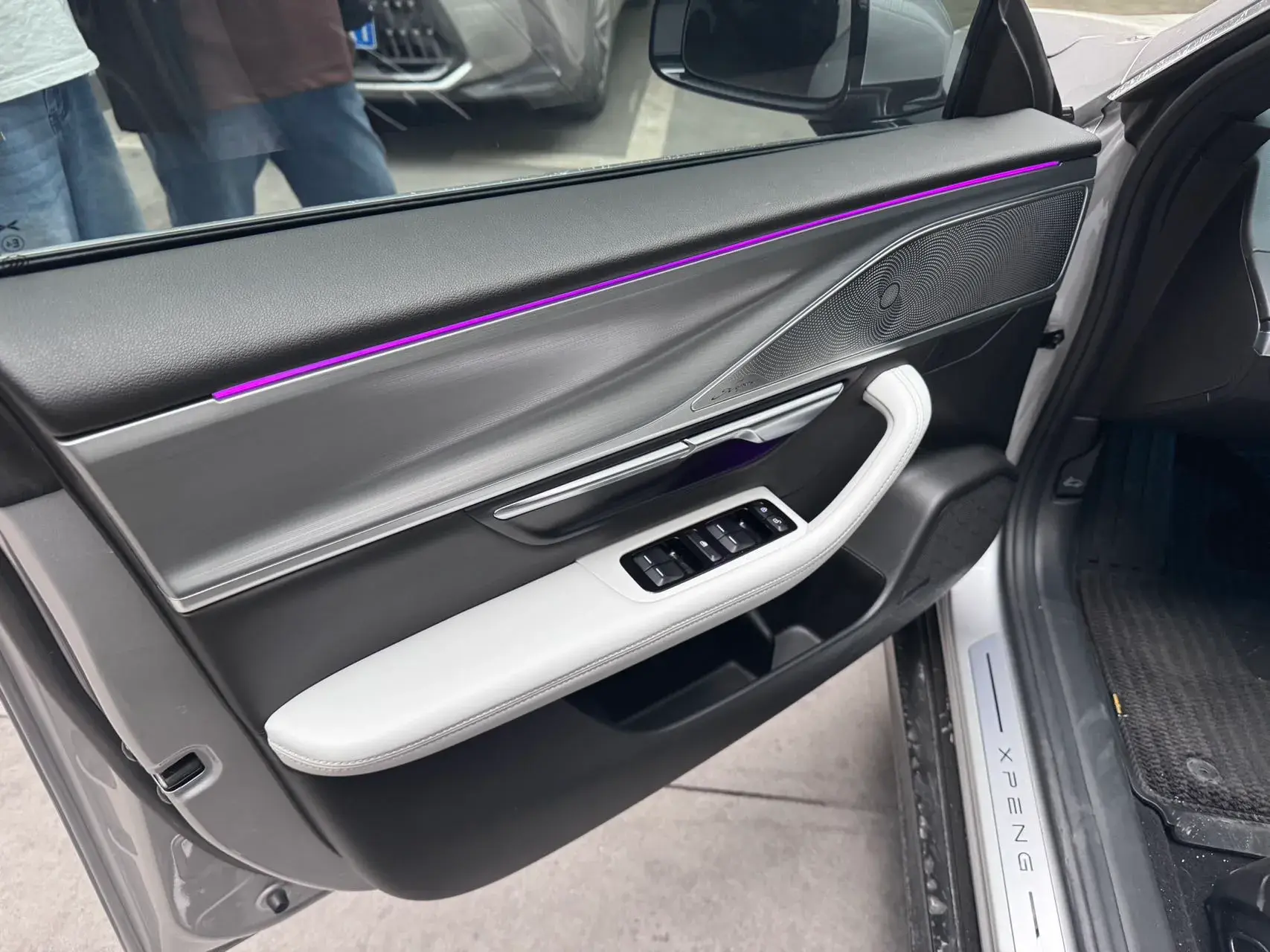 2024 XPENG P7 thumbnail 3