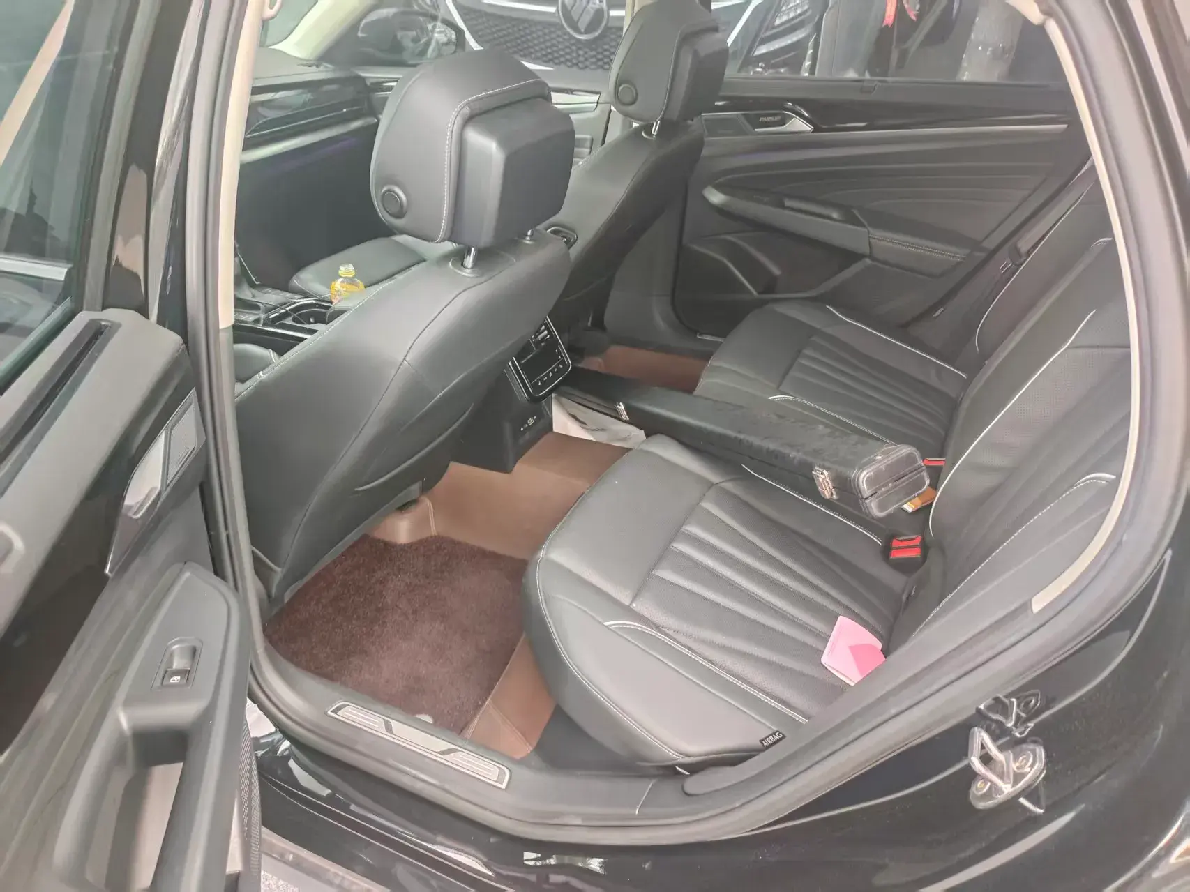 2024 VOLKSWAGEN PASSAT thumbnail 4