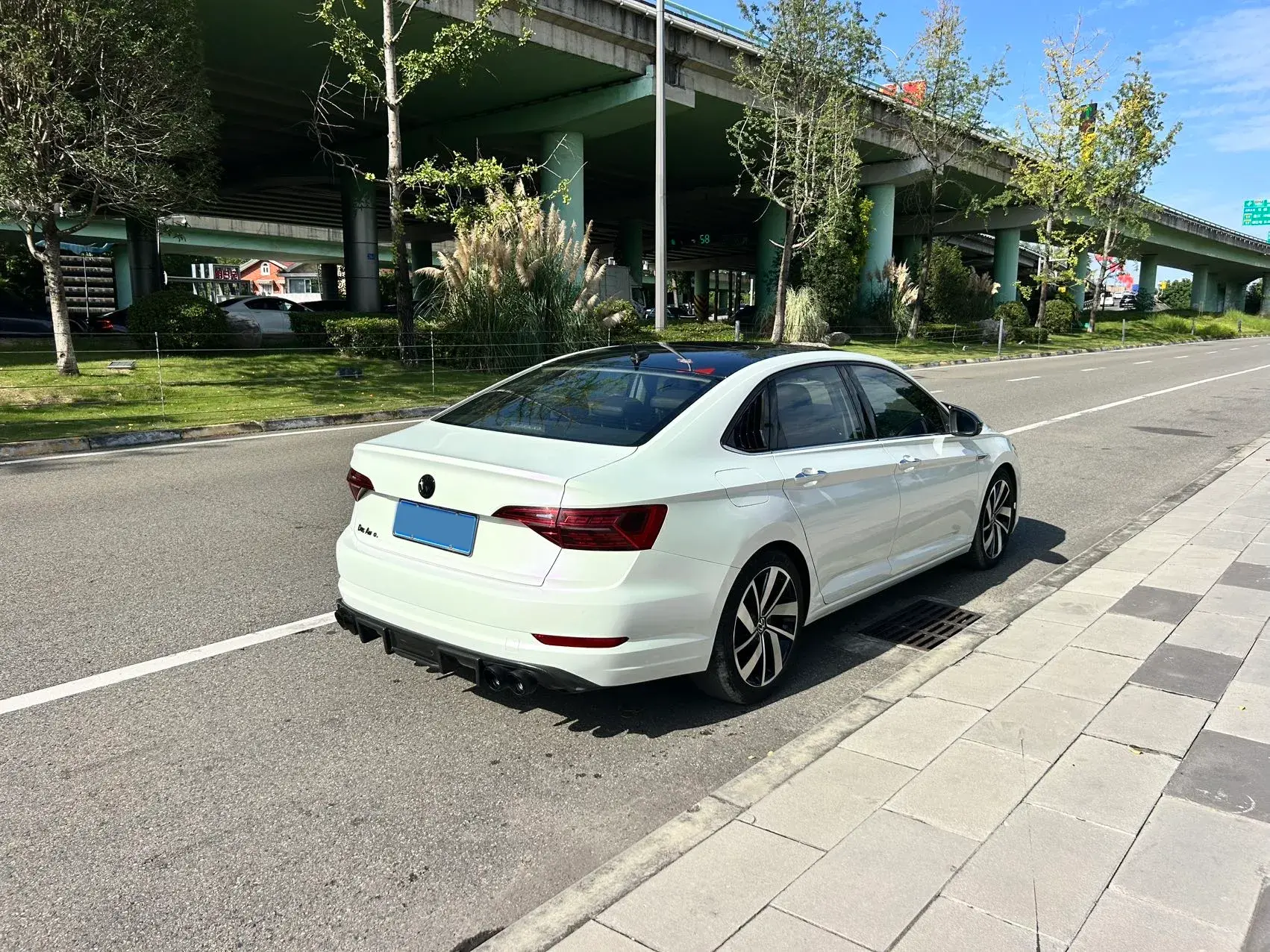 2021 VOLKSWAGEN SAGITAR thumbnail 4