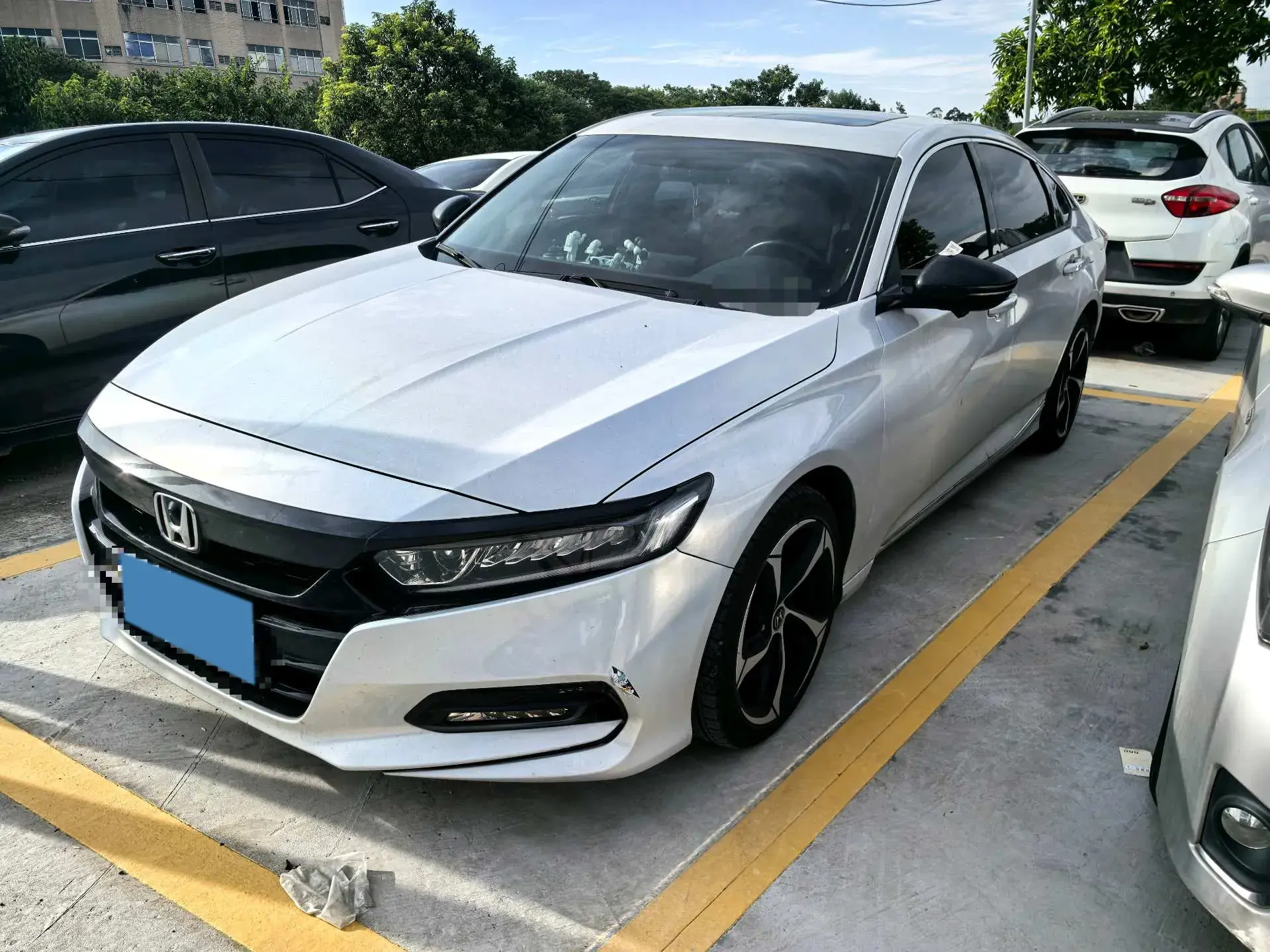 2018 HONDA ACCORD view 1