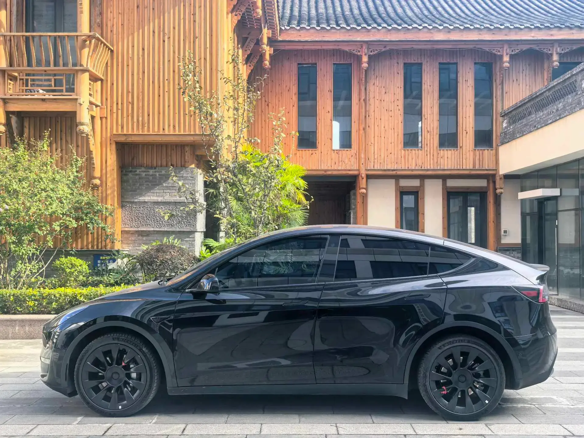 2021 TESLA MODEL thumbnail 3