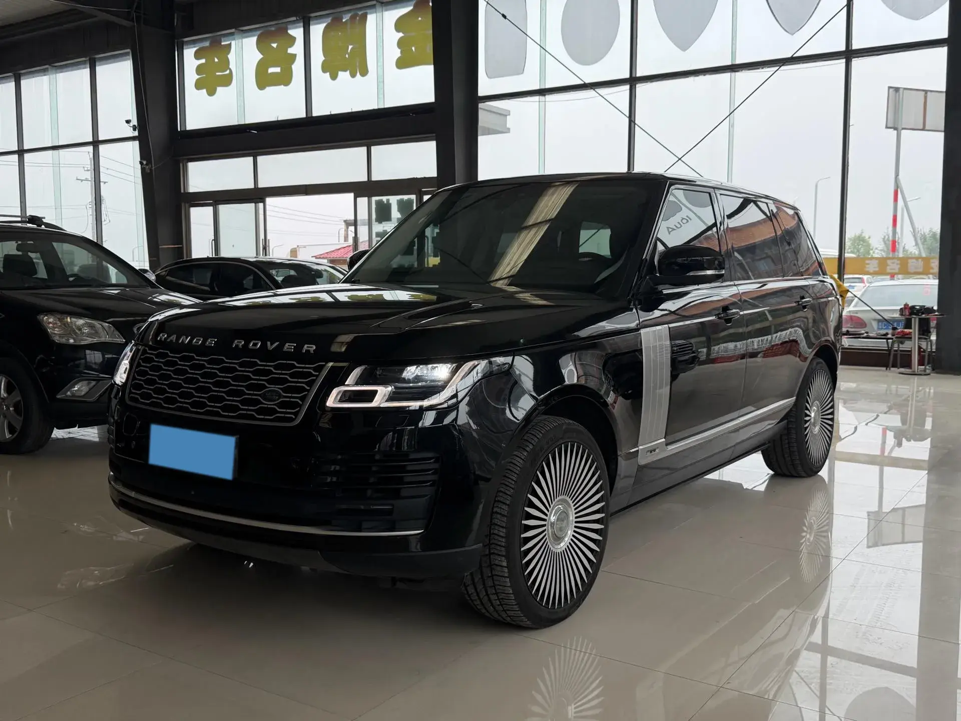 2019 LAND ROVER view 1