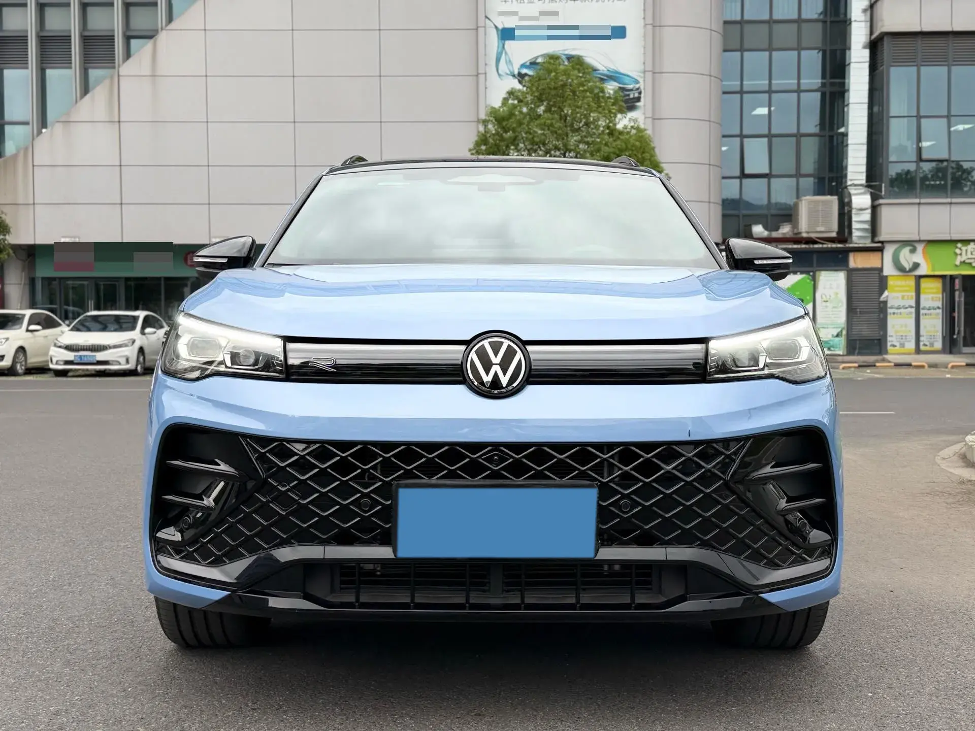 2024 VOLKSWAGEN TIGUAN thumbnail 2