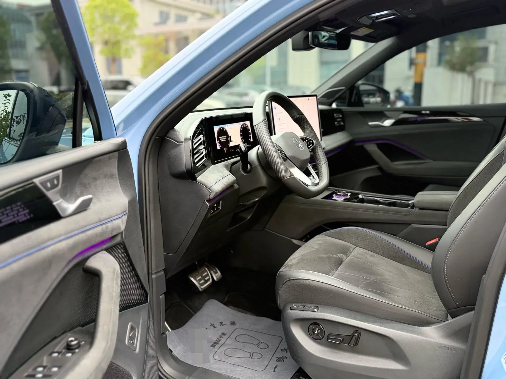 2024 VOLKSWAGEN TIGUAN thumbnail 4