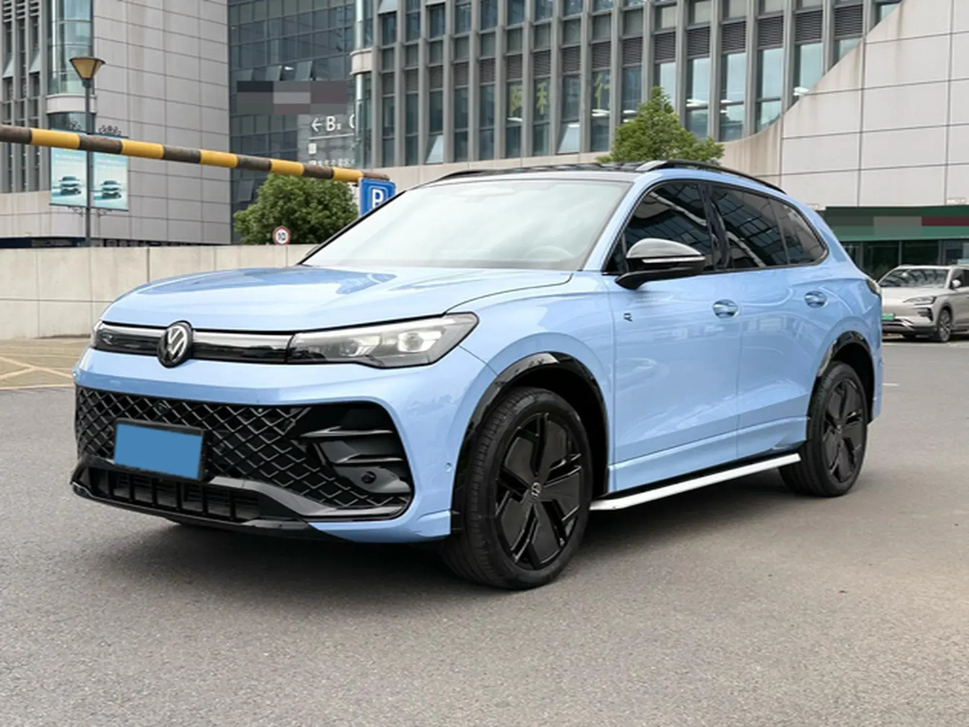 2024 VOLKSWAGEN TIGUAN view 1