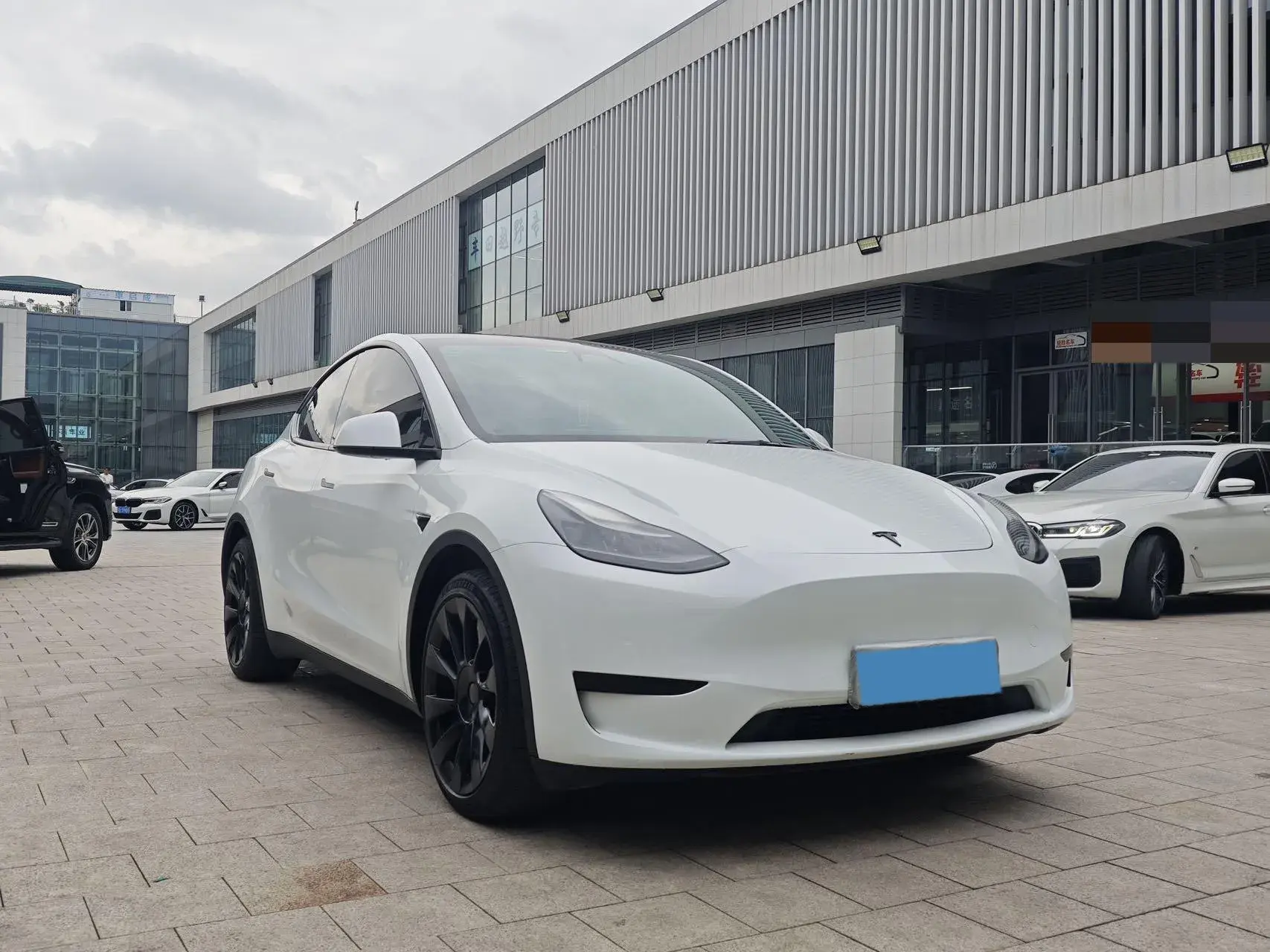 2022 TESLA MODEL thumbnail 3