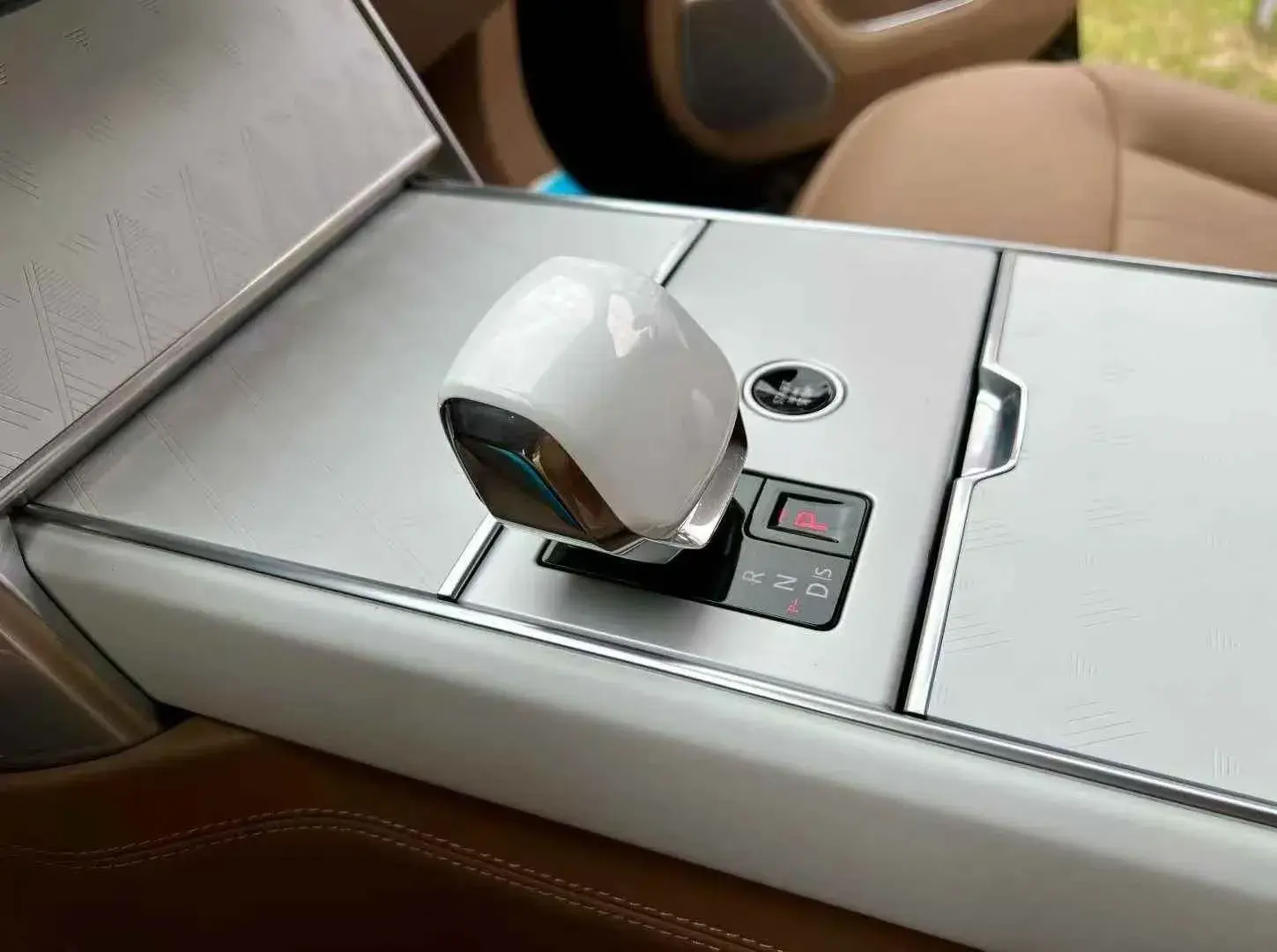 2024 LAND ROVER thumbnail 3