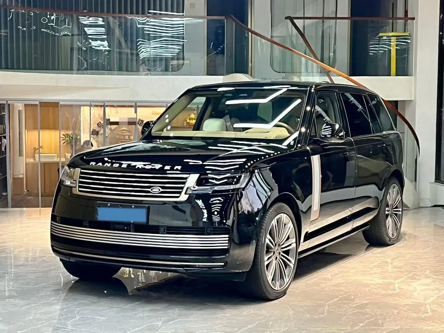 2024 LAND ROVER view 1