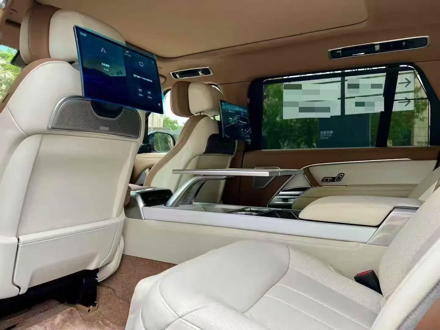 2024 LAND ROVER thumbnail 4