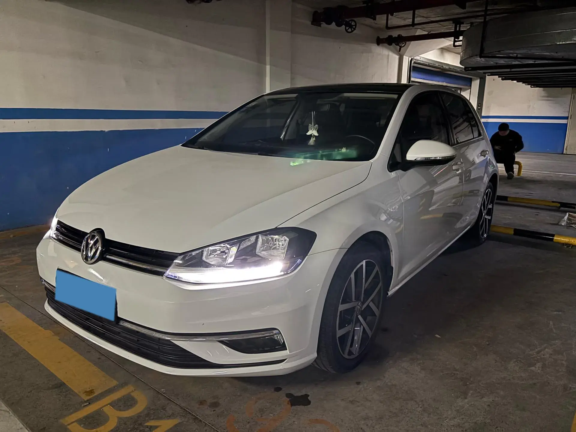 2018 VOLKSWAGEN GOLF view 1