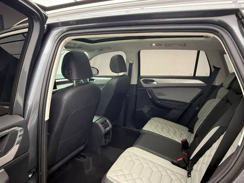 2023 VOLKSWAGEN TAYRON thumbnail 4