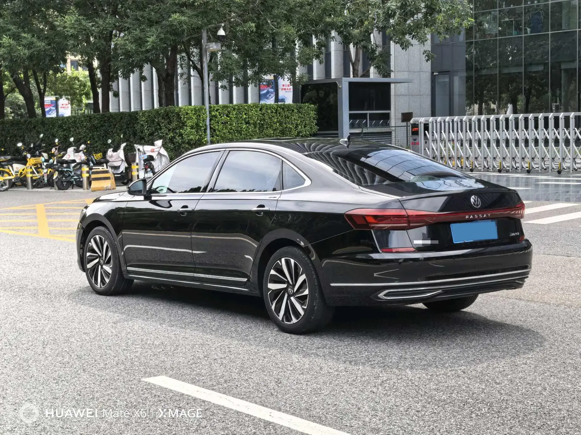 2022 VOLKSWAGEN PASSAT thumbnail 4