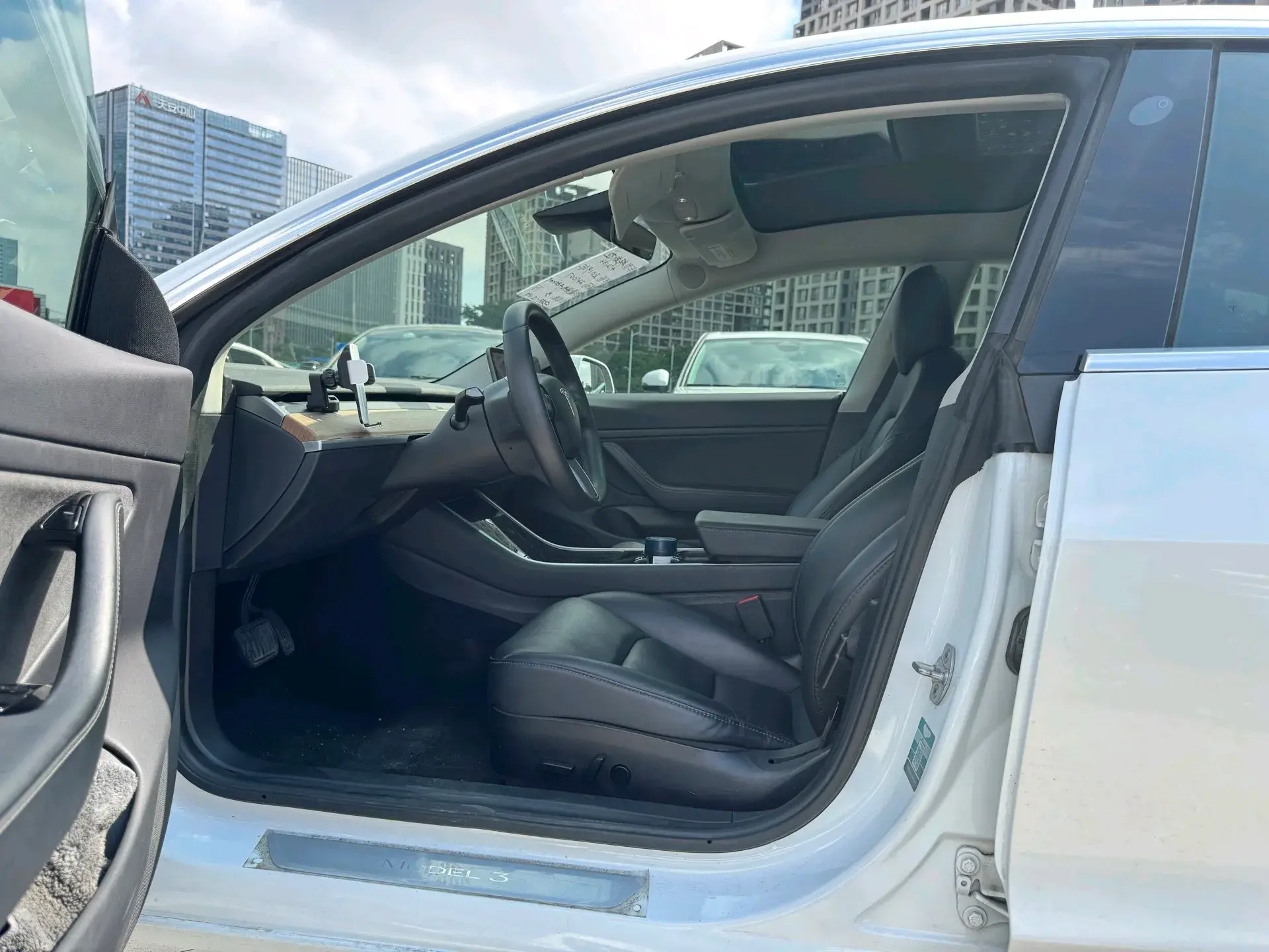 2019 TESLA MODEL thumbnail 4