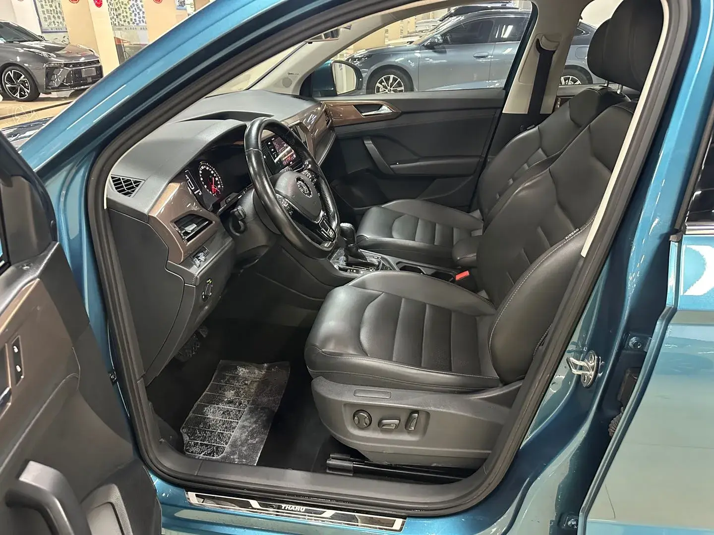 2020 VOLKSWAGEN THARU thumbnail 3