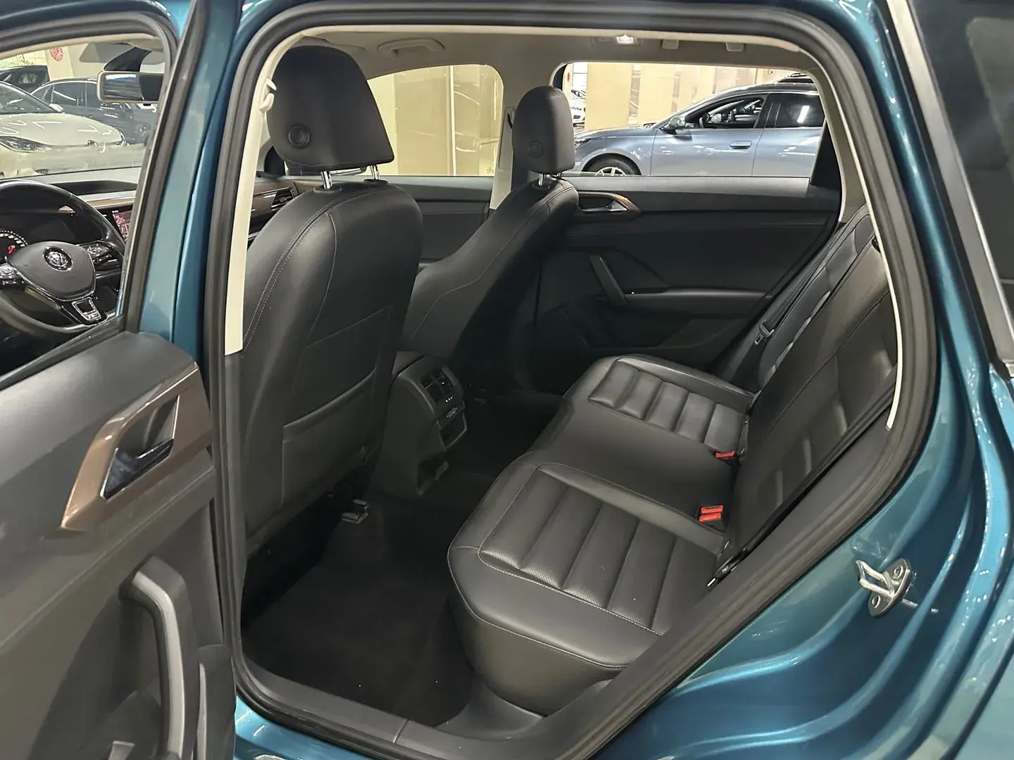 2020 VOLKSWAGEN THARU thumbnail 4