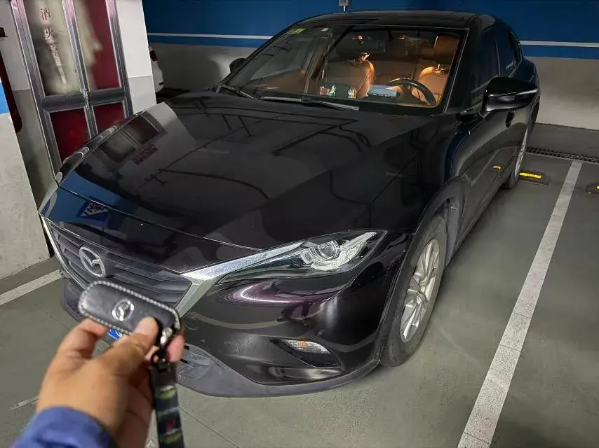 2018 MAZDA CX-4 view 1